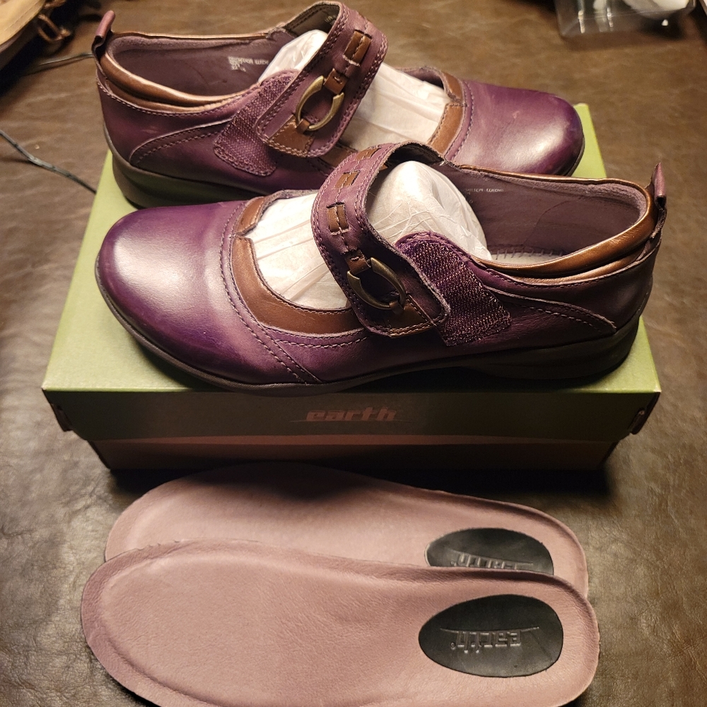 Earth leather Mary Jane's shoes